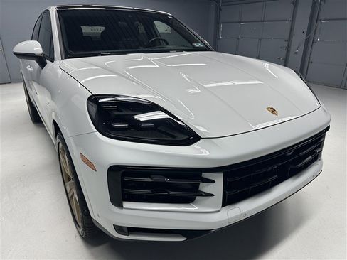 Used 2024 Porsche Cayenne Coupe w/ Premium Package Plus AWD/4WD image 9