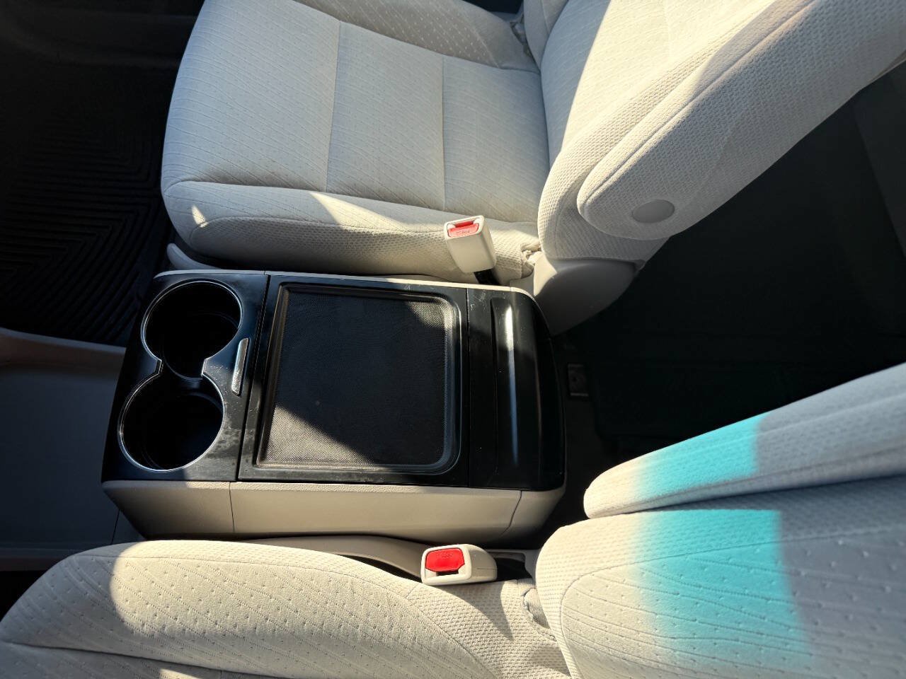 Used 2015 Toyota Sienna LE FWD image 19