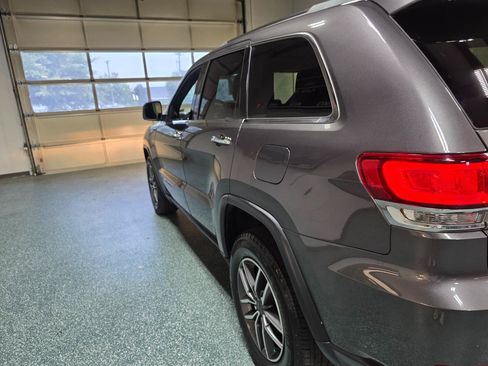 Used 2020 Jeep Grand Cherokee Limited AWD/4WD image 10