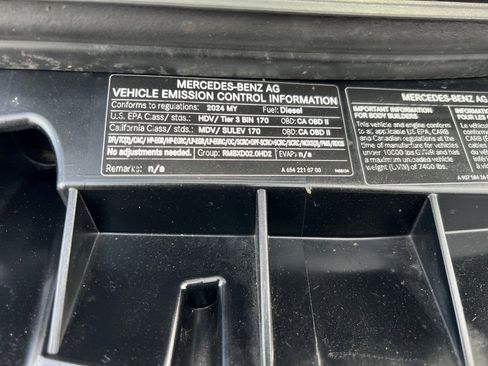 Used 2024 Mercedes-Benz Sprinter 2500 image 39