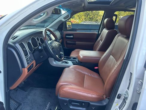 Used 2013 Toyota Sequoia Platinum image 9