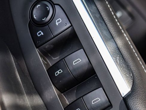 Used 2025 Chevrolet Traverse LT w/ Enhanced Driving Package image 54