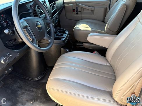 Used 2025 Chevrolet Express 3500 w/ Driver Convenience Package image 12