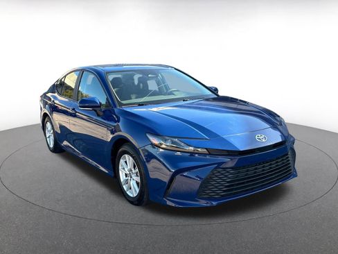 Used 2025 Toyota Camry LE image 2