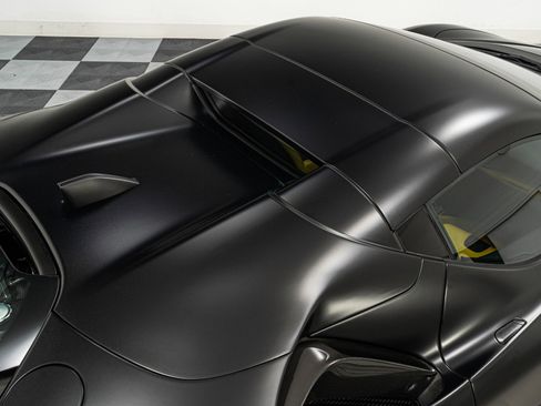 Used 2024 Ferrari SF90 Spider image 41