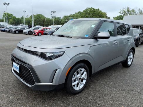 Used 2024 Kia Soul LX w/ Option Group 015 FWD image 8