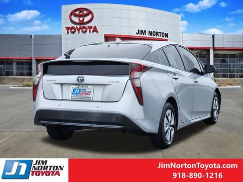 Used 2018 Toyota Prius Two w/ Prius Two Safety Plus Package FWD image 6