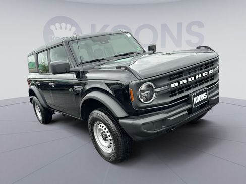 Certified 2025 Ford Bronco 4-Door AWD/4WD image 2