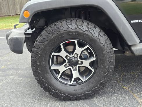 Used 2010 Jeep Wrangler Rubicon w/ Dual Top Group AWD/4WD image 10