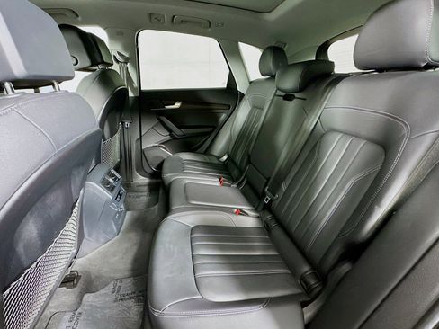 Used 2023 Audi Q5 2.0T Premium w/ Convenience Package image 9