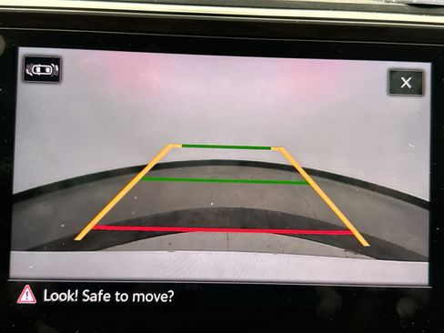 Used 2021 Volkswagen Tiguan SE R-Line image 10