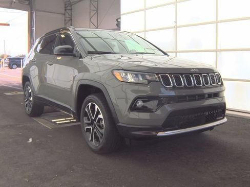 Used 2023 Jeep Compass Limited w/ Sun and Sound Group AWD/4WD image 12
