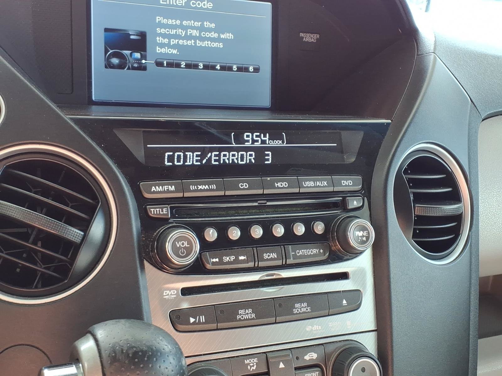 Used 2015 Honda Pilot Touring image 9