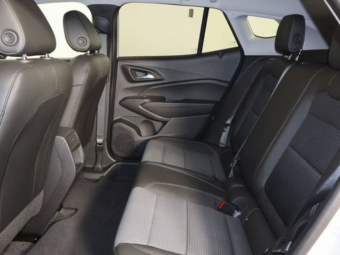 Used 2025 Chevrolet Trax LT FWD image 17