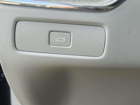 Certified 2023 Volvo XC60 B5 Plus w/ Climate Package image 21