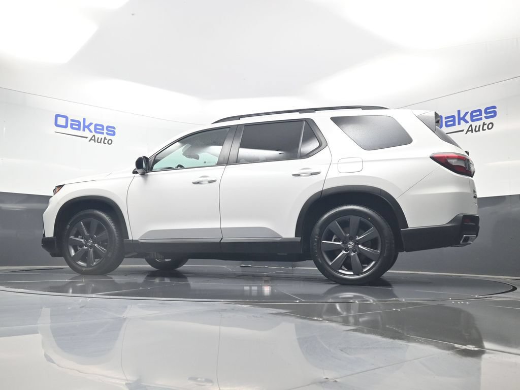 Used 2025 Honda Pilot Sport image 39