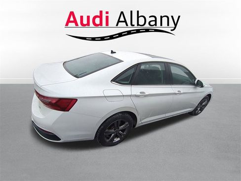 Used 2023 Volkswagen Jetta SE w/ Panoramic Sunroof Package image 7