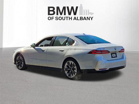 Used 2024 BMW 540i xDrive w/ Premium Package image 5