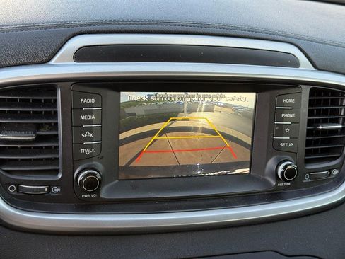 Used 2019 Kia Sorento L FWD image 24