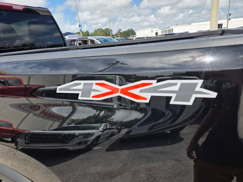 Used 2025 Chevrolet Silverado 2500 LT w/ Convenience Package AWD/4WD image 12