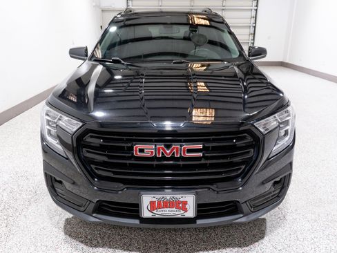 Used 2024 GMC Terrain SLT w/ Infotainment Package II FWD image 7