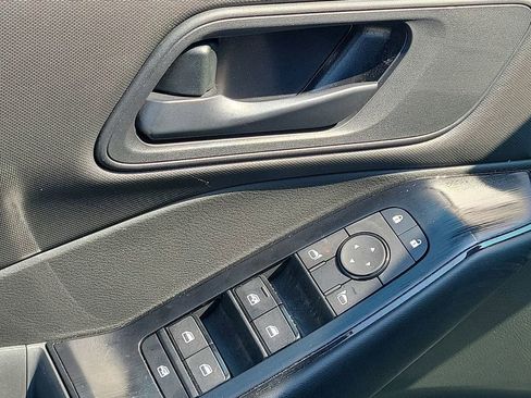 Used 2025 Nissan Rogue S image 23