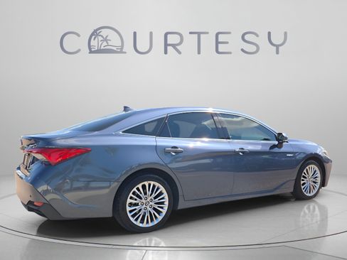 Used 2019 Toyota Avalon Limited w/ Advanced Safety Package FWD image 5