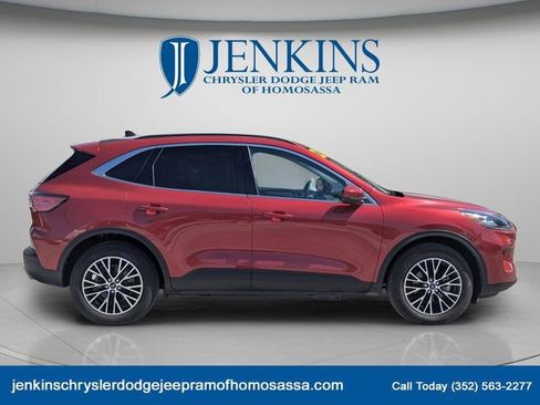 Used 2022 Ford Escape Titanium w/ Titanium Premium Package FWD image 3