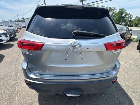 Used 2019 Toyota Highlander XLE AWD/4WD image 6
