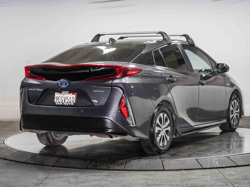 Used 2022 Toyota Prius Prime Limited FWD image 4
