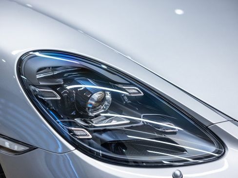 Certified 2024 Porsche 718 Cayman GTS image 13