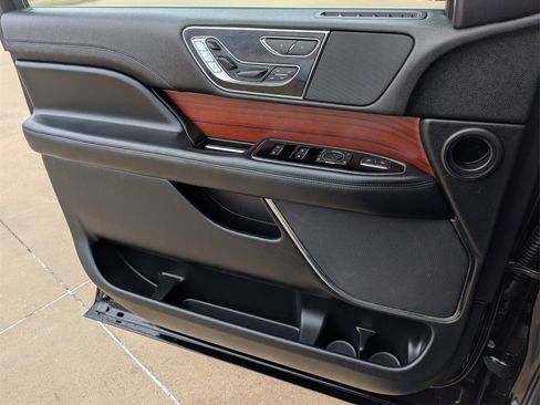 Used 2021 Lincoln Navigator Reserve image 13