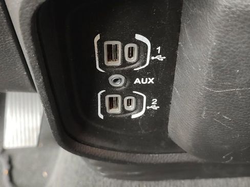 Used 2019 RAM 1500 Laramie RWD image 18
