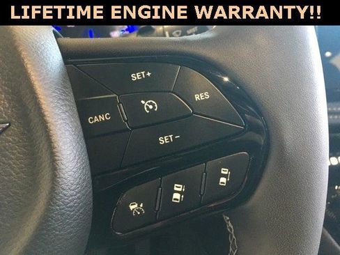 Certified 2025 Chrysler Pacifica Limited image 19