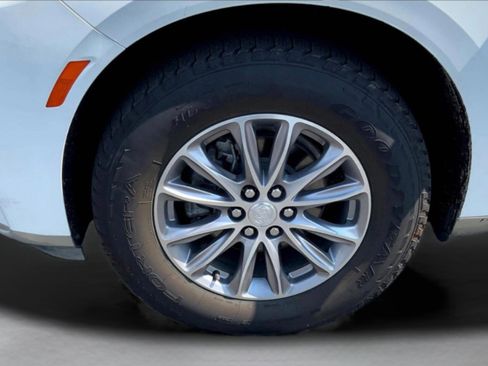 Used 2022 Buick Enclave Essence image 11