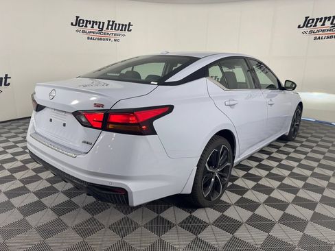 Used 2023 Nissan Altima 2.5 SR AWD/4WD image 7
