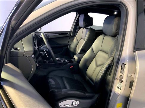 Certified 2022 Porsche Macan S image 5