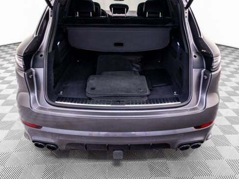 Used 2023 Porsche Cayenne Turbo S AWD/4WD image 29