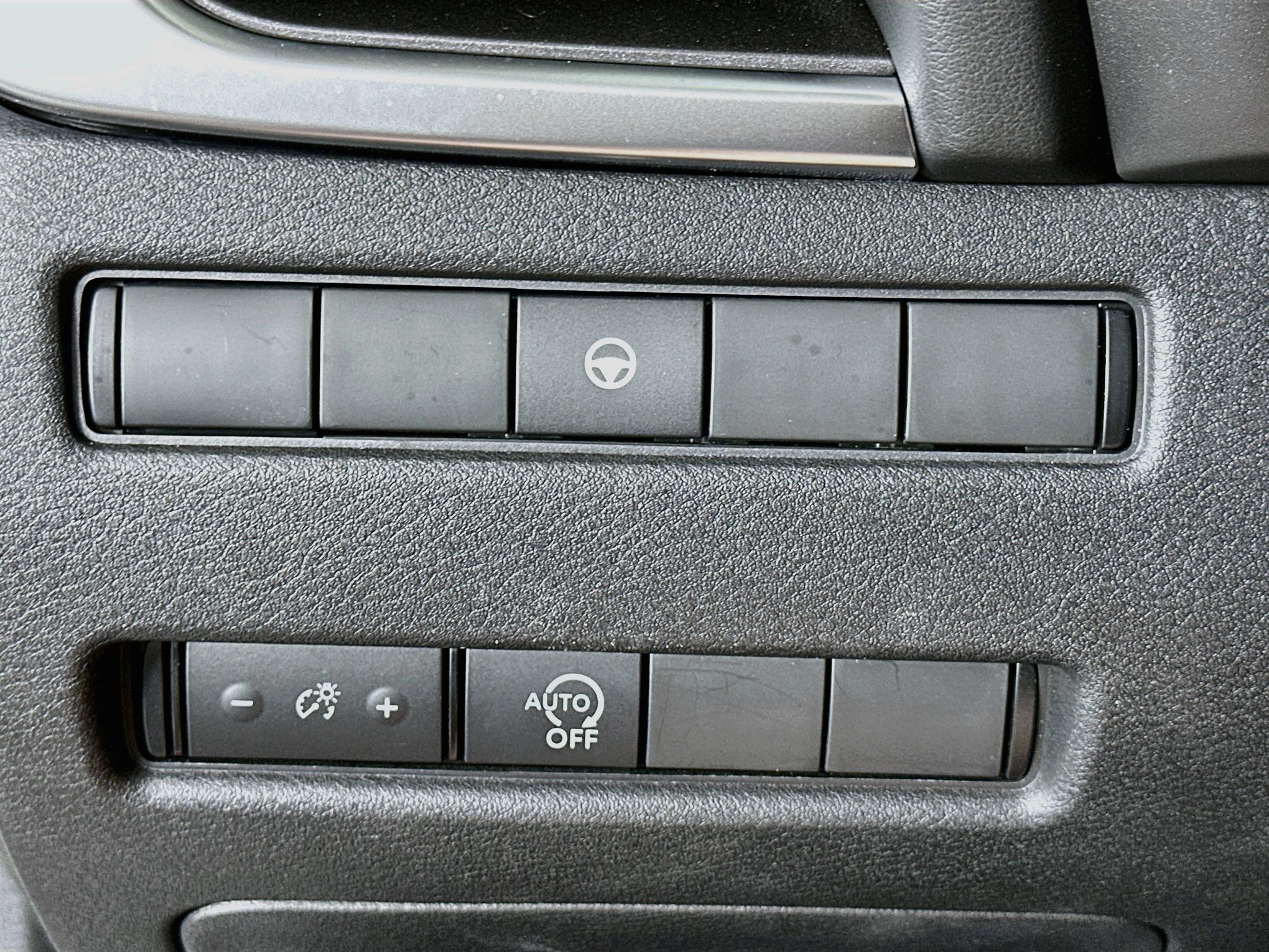 Used 2023 Nissan Rogue SV FWD image 17