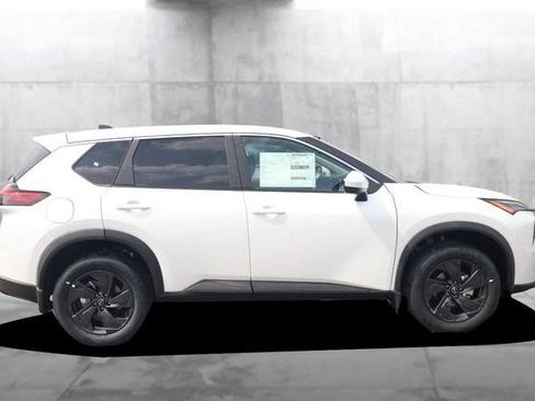 Used 2026 Nissan Rogue SV AWD/4WD image 5