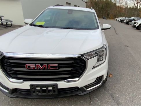 Used 2023 GMC Terrain SLE w/ Driver Convenience Package image 4