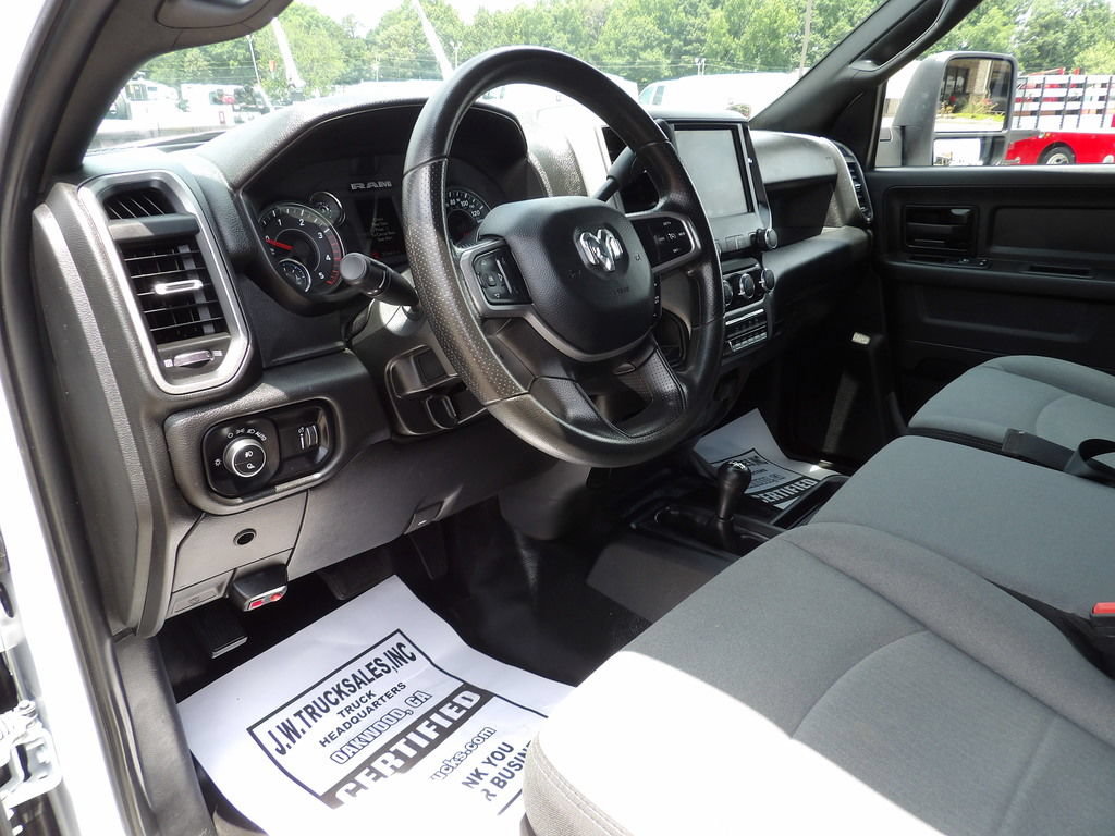 Used 2024 RAM 5500 Tradesman w/ Chrome Appearance Group AWD/4WD image 16