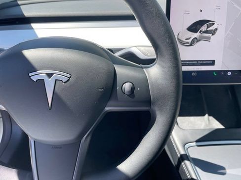 Used 2022 Tesla Model 3 Long Range AWD/4WD image 11