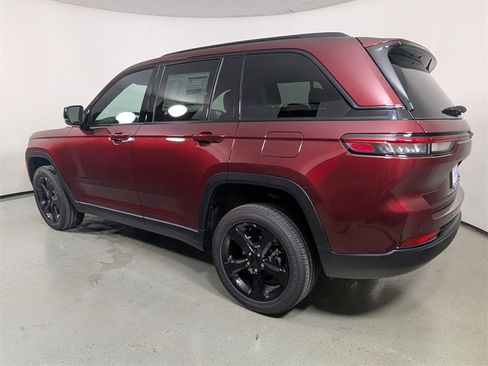 New 2025 Jeep Grand Cherokee Altitude image 5