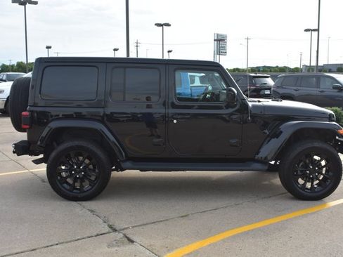 Used 2021 Jeep Wrangler Unlimited Sahara AWD/4WD image 4