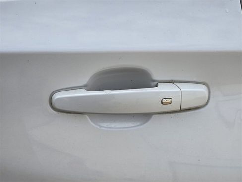 Used 2023 Chevrolet Traverse LT image 5