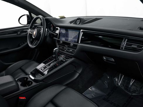 Certified 2024 Porsche Macan AWD/4WD image 15