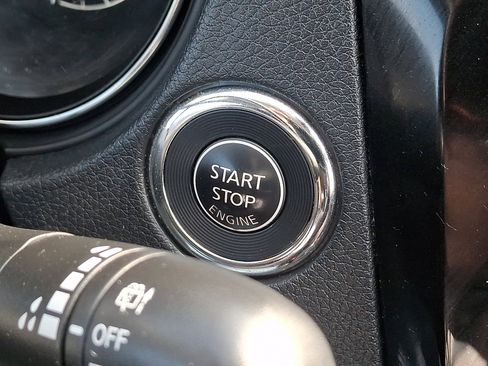 Certified 2020 Nissan Rogue SV image 22