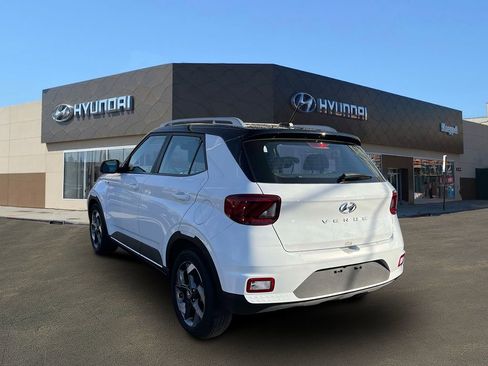 Used 2024 Hyundai Venue Limited image 7