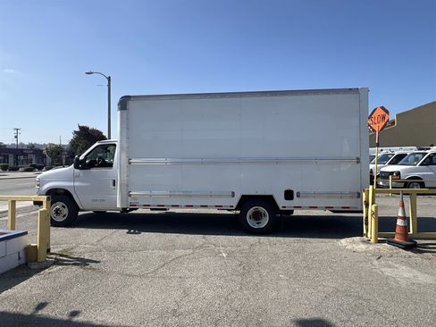 Used 2022 Ford E-350 and Econoline 350 Super Duty RWD image 4